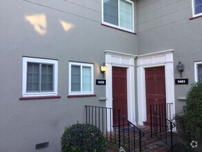 Building Photo - Great 2 Bedroom 1 Bath Townhome