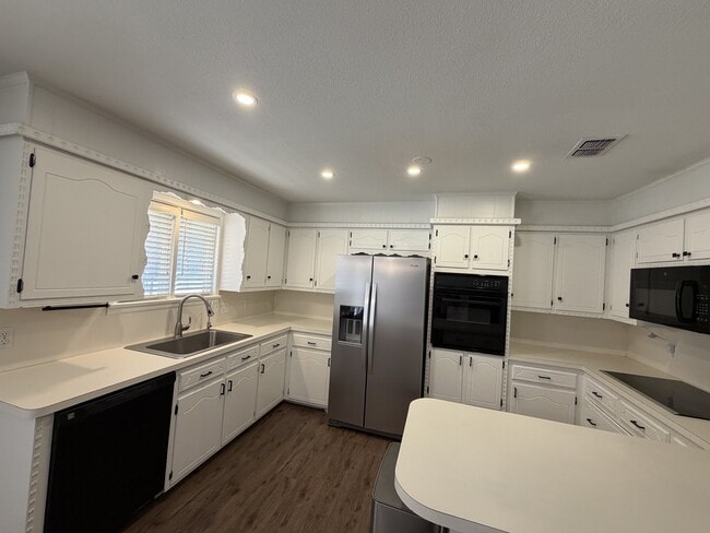 Building Photo - 6806 Norfolk Ave