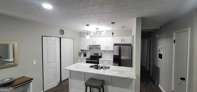 Building Photo - 8975 Ashwood Dr