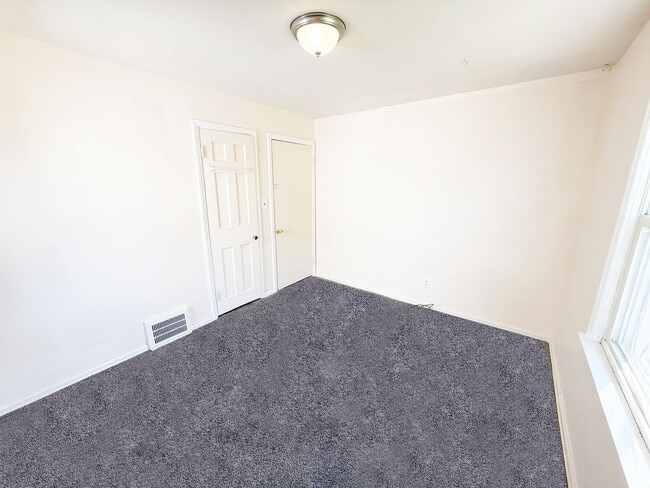 Building Photo - 3 BED 1 BATH BEAUTIFUL SINGLE FAMILY HOME ...