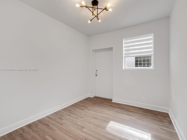 Building Photo - 1528 Drexel Ave