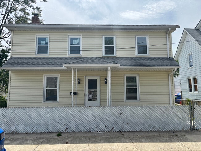 Building Photo - 910 Church St