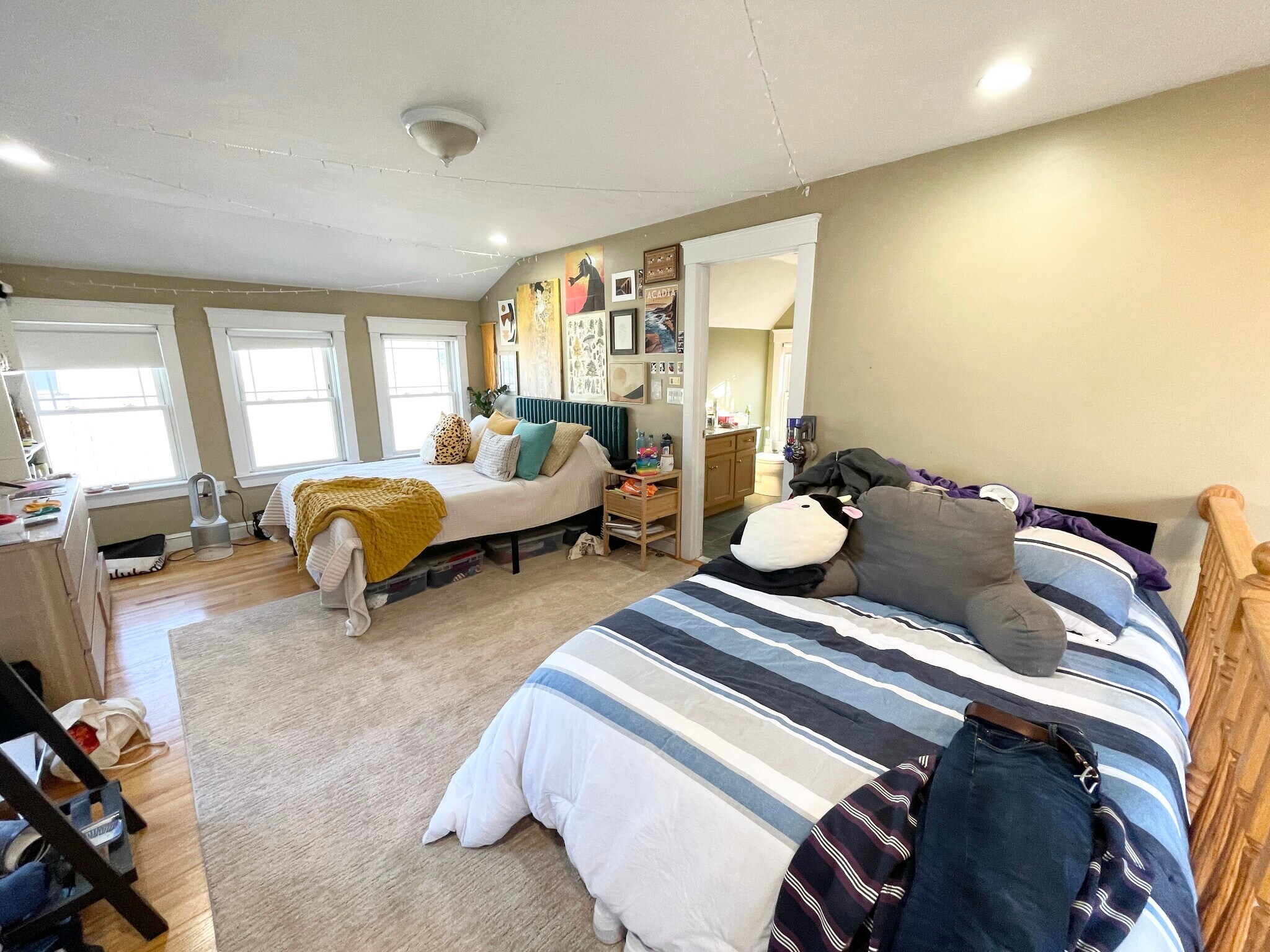 Building Photo - 23 Iroquois St