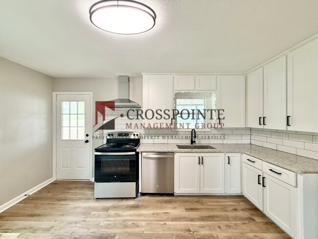 Building Photo - Newly Renovated 3 Bedroom 1 Bathroom Home!