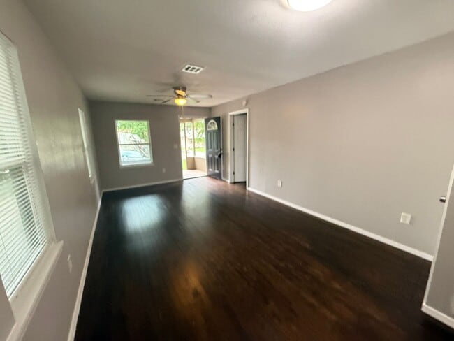 Building Photo - Tulsa: 3 bedroom house On A Private Road