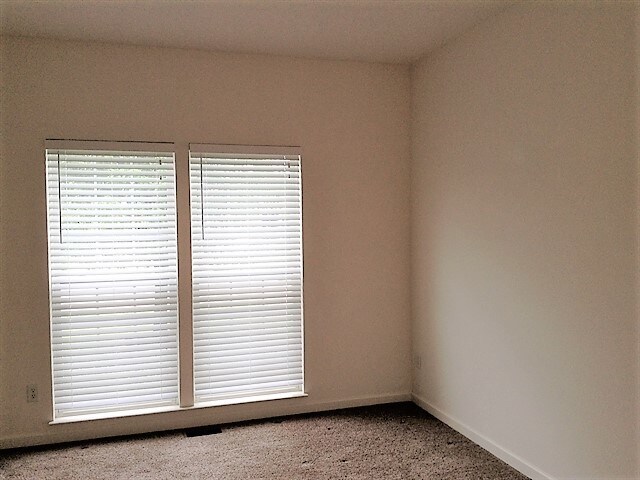 Building Photo - 111 Leather Leaf Ln