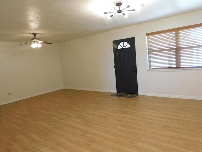 Building Photo - 728 SW 1st St