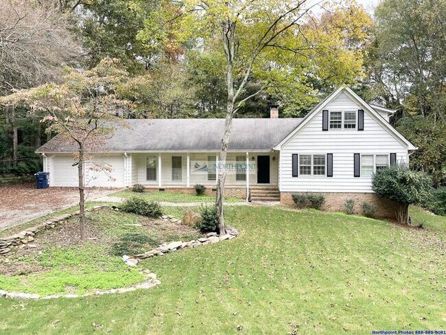 Building Photo - 5BR 3.5BA Stunning Home w/ Kitchen Suite • Garage + Carport in Marietta