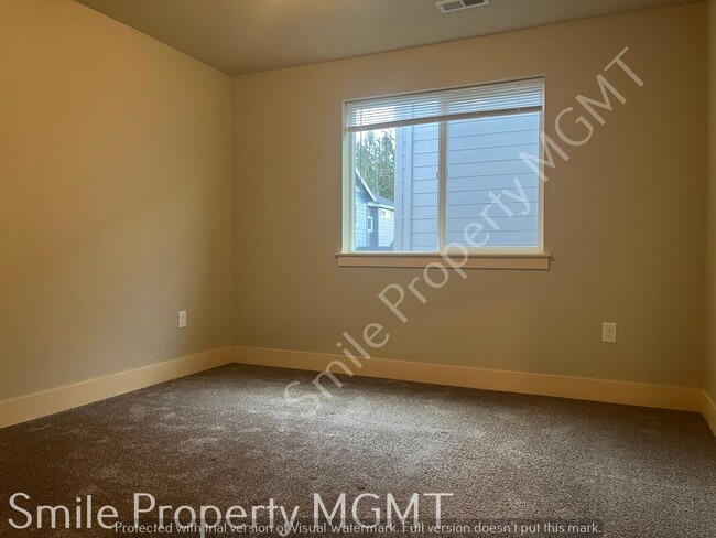 Building Photo - 5914 SE 136th Ave