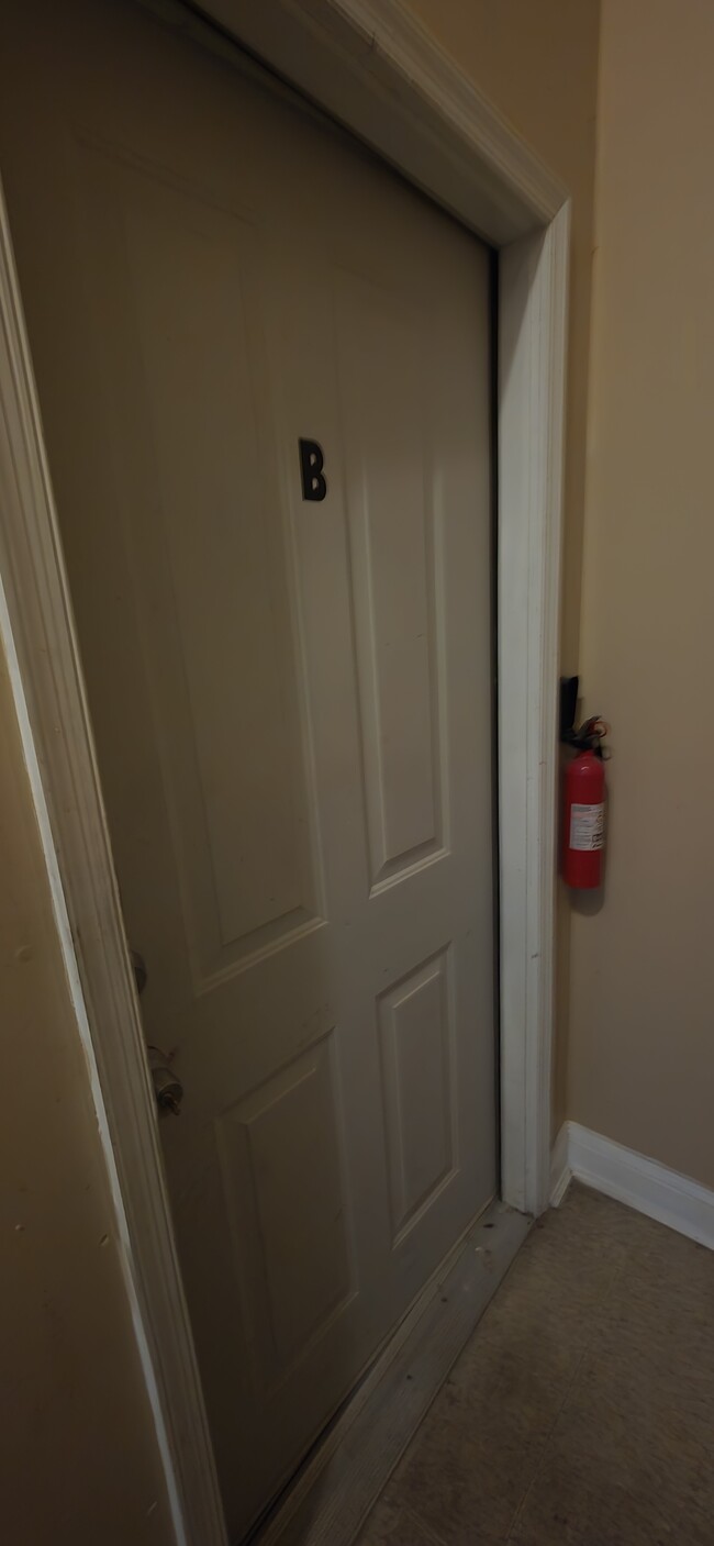 Building Photo - 219-1/2 E North Ave-Apt B
