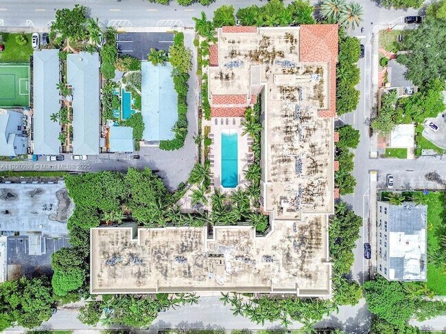 Building Photo - 1900 Van Buren St