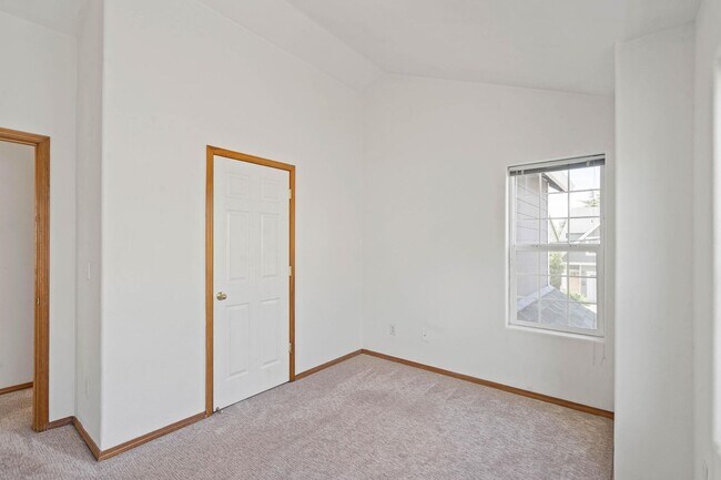 Building Photo - Charming 3-bdrm/2-bath Slender Home in Roseway. Fenced backyard, 1-car garage
