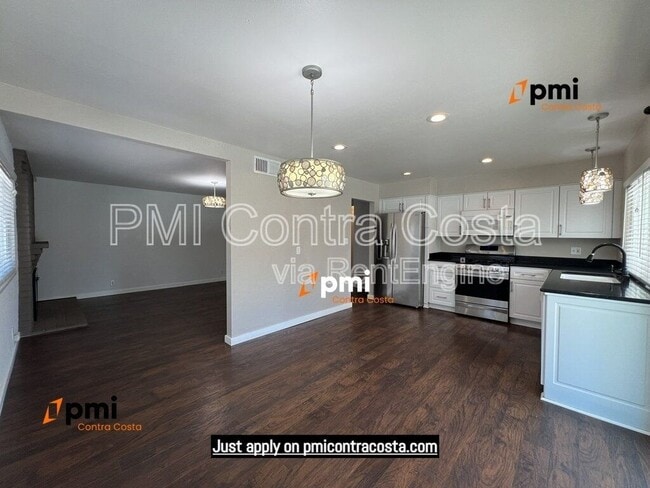 Building Photo - 2690 Waltrip Ln