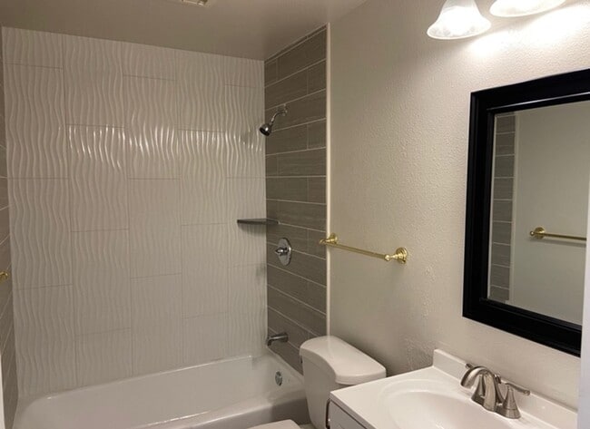 Building Photo - Newly Renovated 3 bedroom 2 bath Town home in Mililani Town