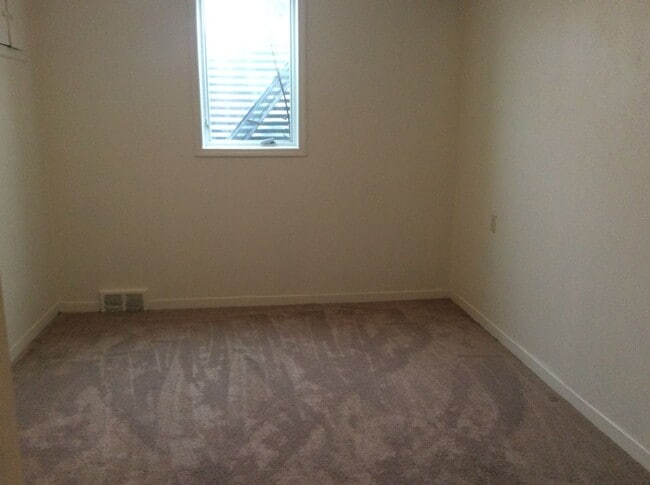 Building Photo - 3 bedroom, 2 bath Single Family house