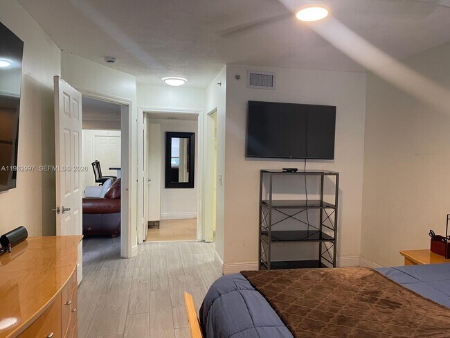 Building Photo - 150 NW 96th Ave