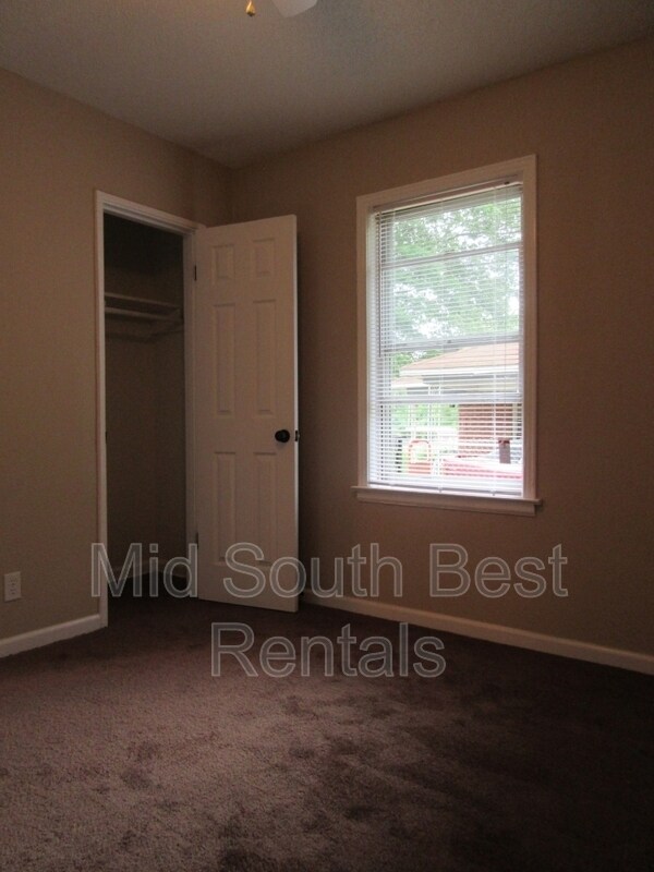 Building Photo - 1440 Rolling Hills Dr