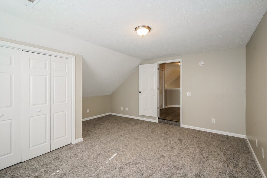 Building Photo - 2121 Hamilton Glen Pl