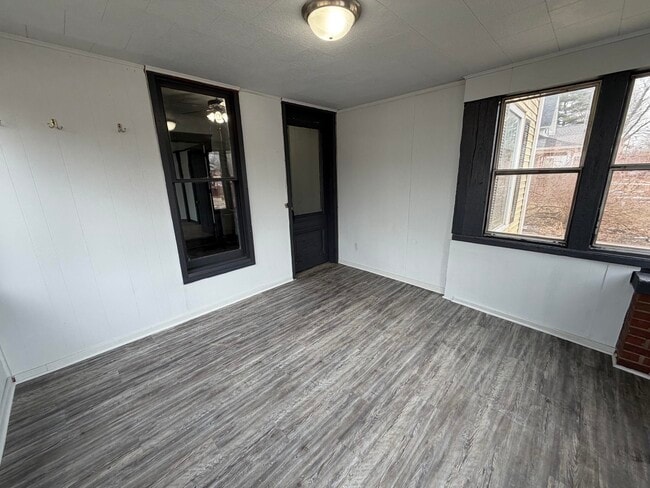 Building Photo - 730 Douglas-