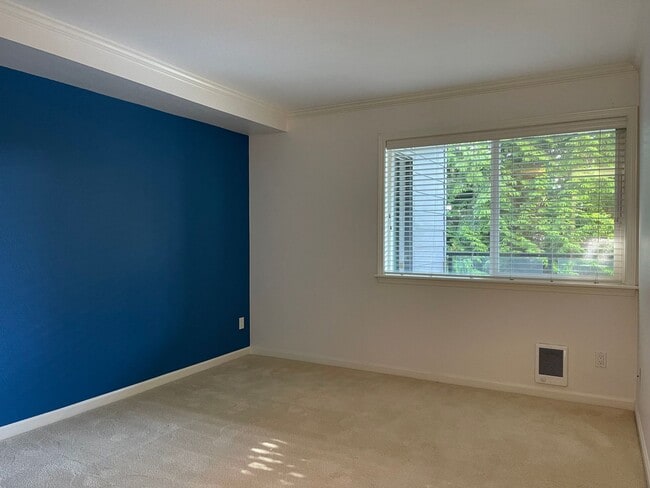 Building Photo - CLICK "REQUEST A TOUR" NOW!