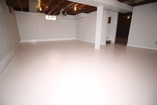 Building Photo - 24909 Grove Ave