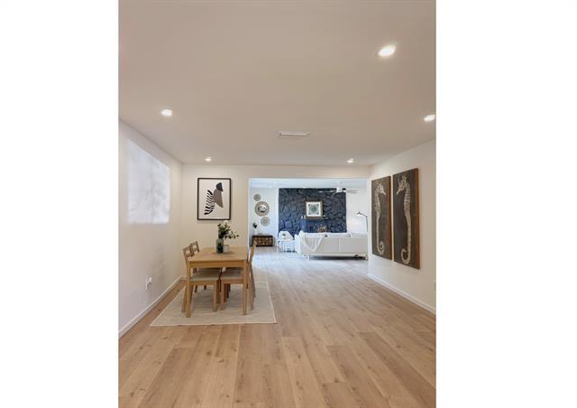 Building Photo - 312 W Little Creek Rd