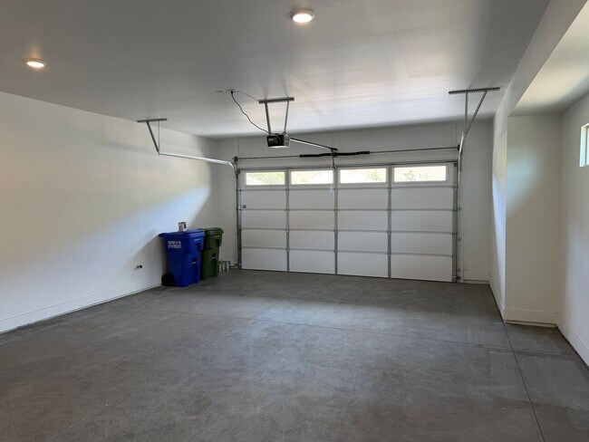 Building Photo - 1197 Sassaby Cir