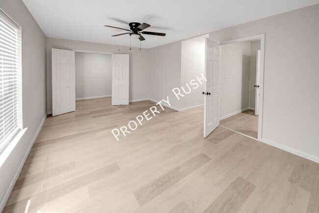 Building Photo - 1104 Queens Dr