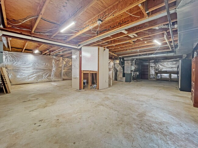 Building Photo - 214 W Locust St