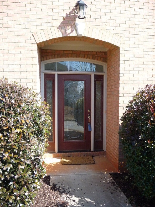 Building Photo - Executive Home!