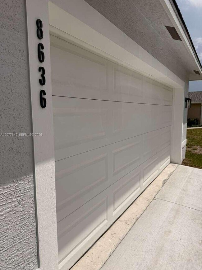 Building Photo - 8636 100th Ct