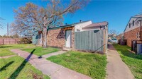Building Photo - 725 Peppertree Dr