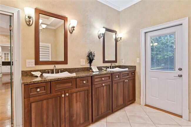 Building Photo - 80 Gladwyne Ridge Dr