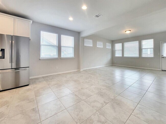 Building Photo - Modern 3BR/2BA Home with Garage & Fenced Backyard