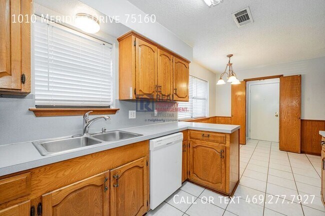 Building Photo - 1010 Meridith Dr