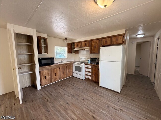 Building Photo - 8146 Tolles Dr