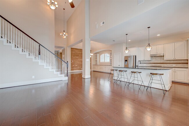 Building Photo - 10323 Hatcher Dr