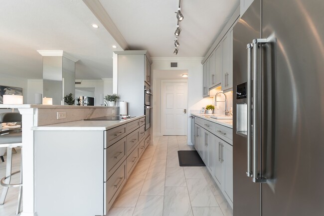 Building Photo - Siesta Key Luxury 2 Bed Condo with Gulf Views