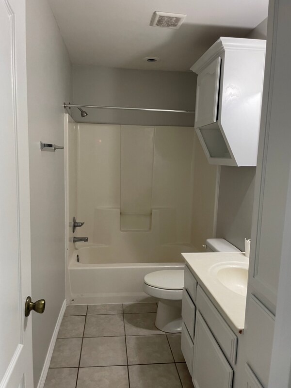 Building Photo - 717 S O' Hare Dr