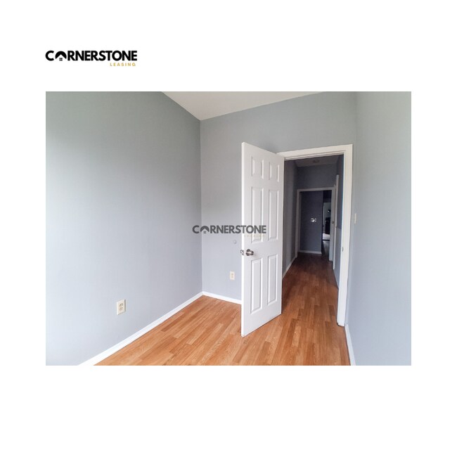 Building Photo - 7 N Straight St