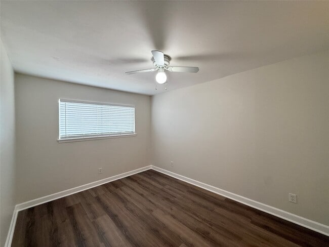 Building Photo - 1141 N Durham Dr