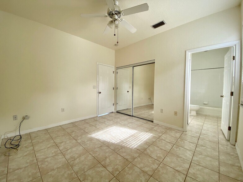 Building Photo - 2800 FL-17