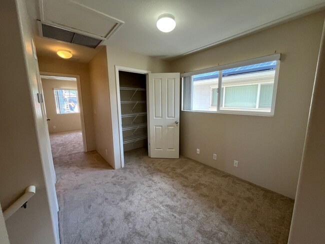Building Photo - Ewa Beach (Montecito) - Must see!! 4 bedro...