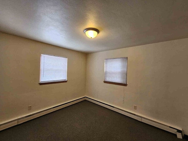 Building Photo - 1 bedroom - Heat & Water included