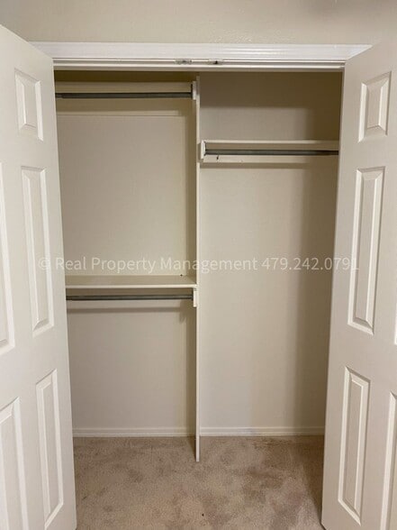 Building Photo - 6005 Sandy Parker Ct