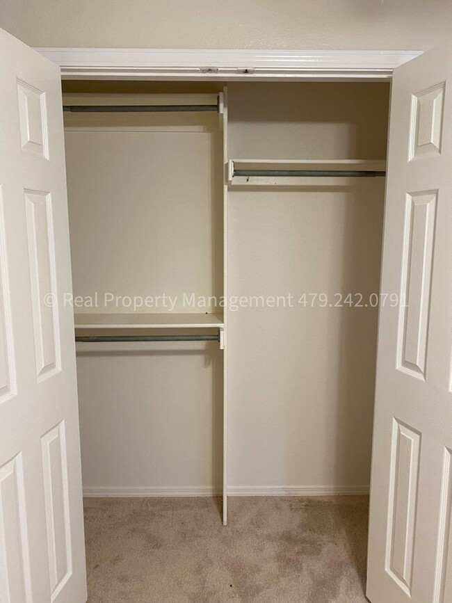 Building Photo - 6005 Sandy Parker Ct