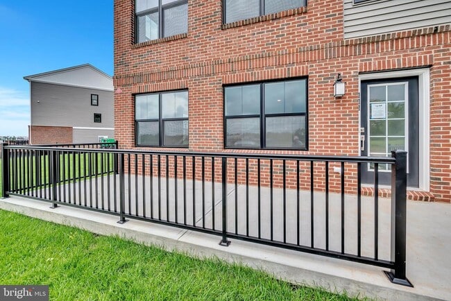Building Photo - 125 LEWIS FISHER Dr