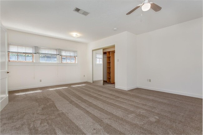 Building Photo - Charming 2-Bedroom, 1/5-Bath Home in Little Forest Hills
