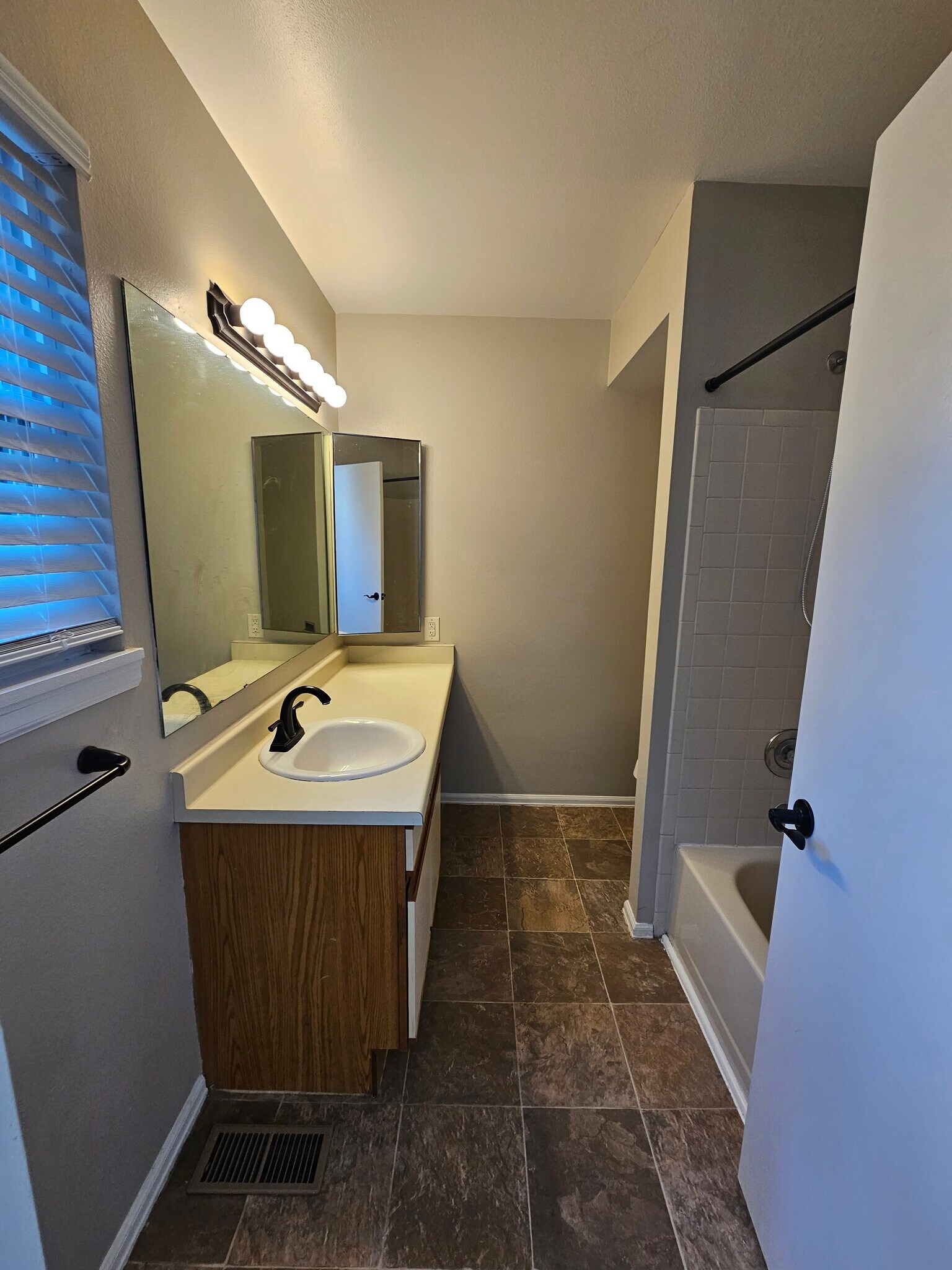 Building Photo - 945 Moorings Dr