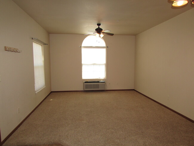 Building Photo - 2 BEDROOM | 1 BATH | GROUND LEVEL CONDO | ...